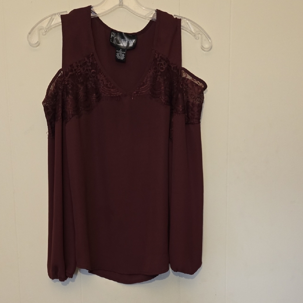 Women's Lace Cold Shoulder Top Burgundy